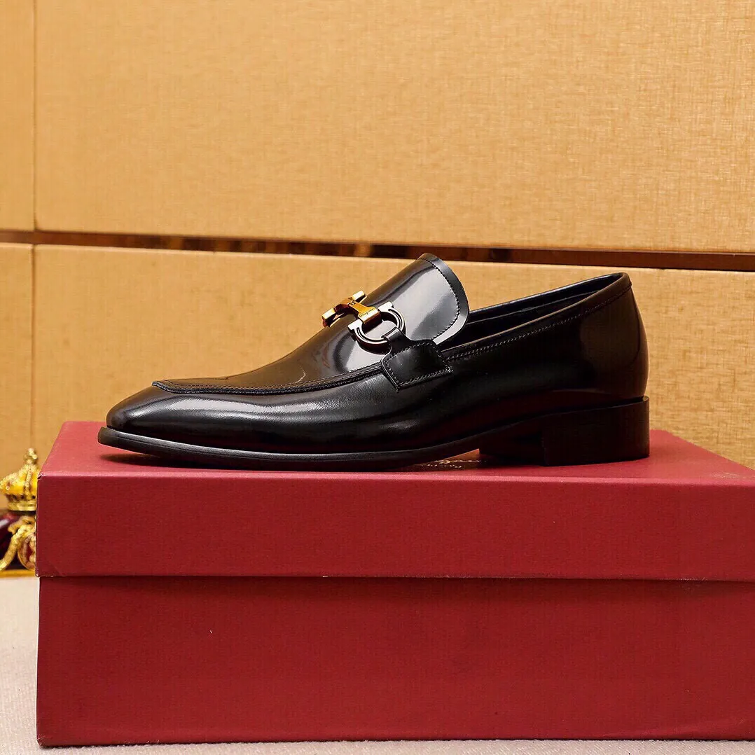 Men's shoes 💰520 💐 Product trademark: Ferragamo "Ferragamo" casual leather shoes Regular size: 38-44 (45🉑️customized) Product materials: Selected imported first-layer open-edge beaded cowhide upper + original hardware buckle, imported water-dyed cowhide leather lining. Strong three-dimensional visual effect, combined outsole Color: 3⃣️colors available